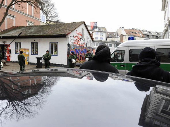 Razzia in der Gartenstraße.