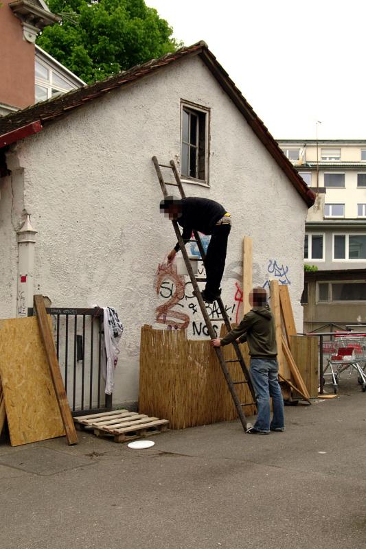 Unser Anti-Graffiti-Team im Einsatz in der Gartenstraße 19 am 09.05.2010