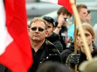 Klaus Schäfer (li) auf einer Demonstration der"Autonomen Nationalisten" am 30.4.2010 in Dortmund