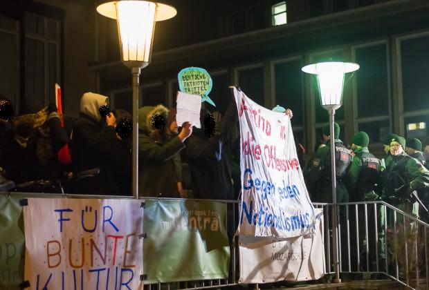 Protest vor dem Central Kino