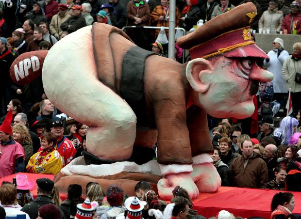 Adolf beim Rosenmontagszug 2007