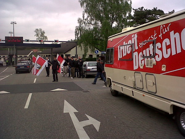 NPD-NRW und Andre Zimmer vor Nato-Air Base in Teveren