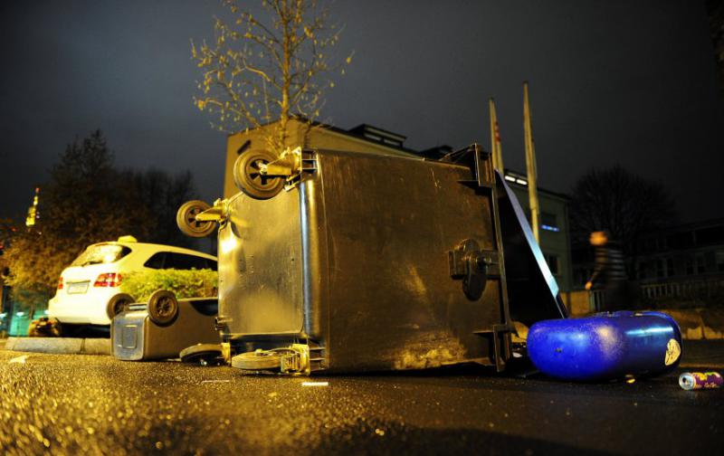 Umgeworfene Mülltonnen: Demonstranten liefen kreuz und quer durch die Innenstadt