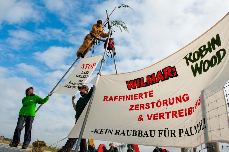 Demo vor den Toren in Brake (Foto: chris grodotzki/visual)