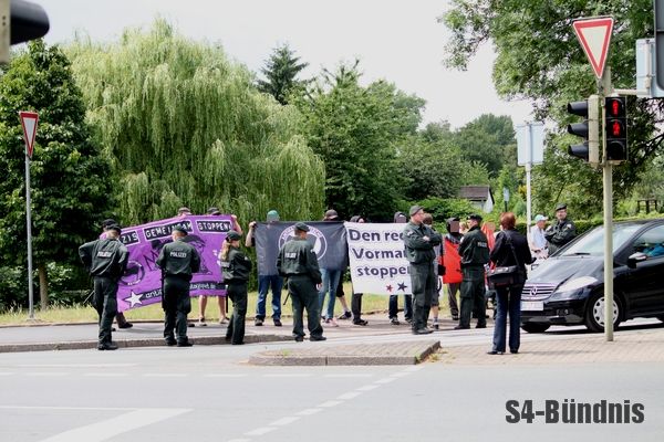 Spontaner Protest von Antifaschist_innen direkt an der Kundgebung von Pro NRW