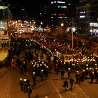 09-03-30-demo-bahnhof