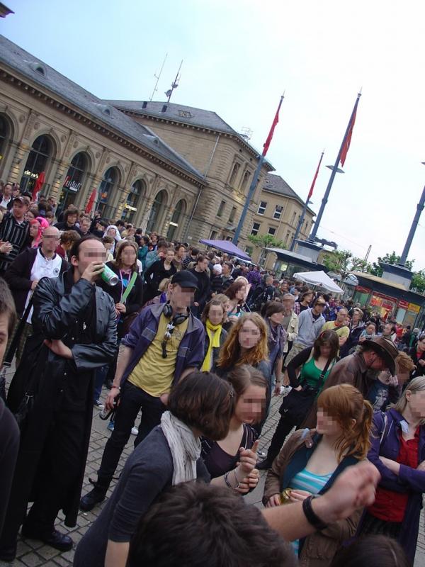 Eine halbe Stunde vor Beginn der Nachttanzdemo in Mainz