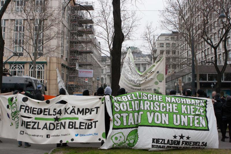 Zwischenkundgebung vor dem Sitz der Citec