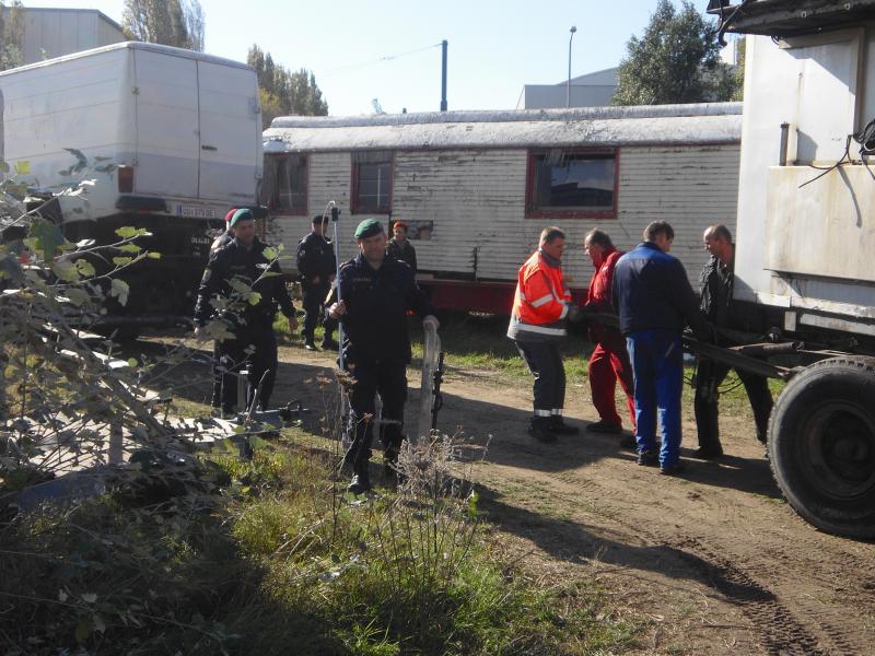 Polizei und Tomann in gemeinschaftlicher Arbeit