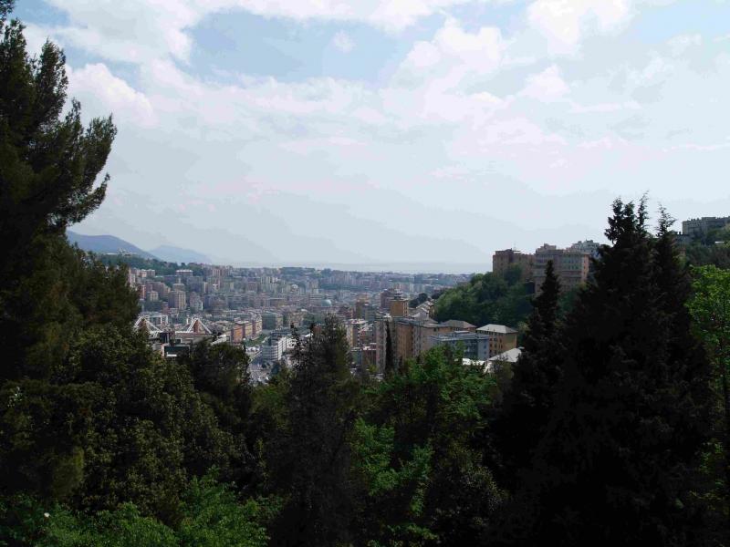 Ausblick auf Genova(Foto: Azzoncao)