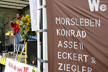 Bei einer der Umzingelung der Atommüllfabrik Eckhart&Ziegler in Braunschweig