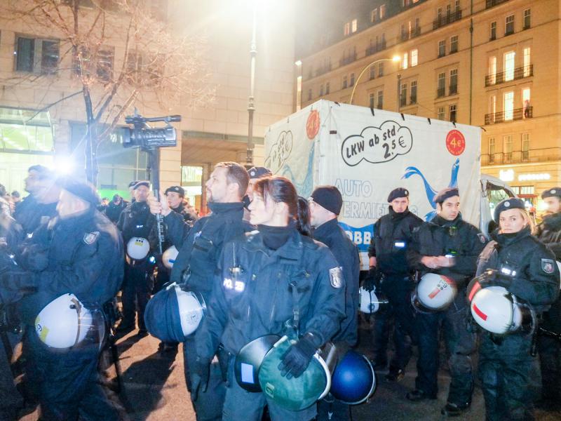 Demo gegen den Zapfenstreich