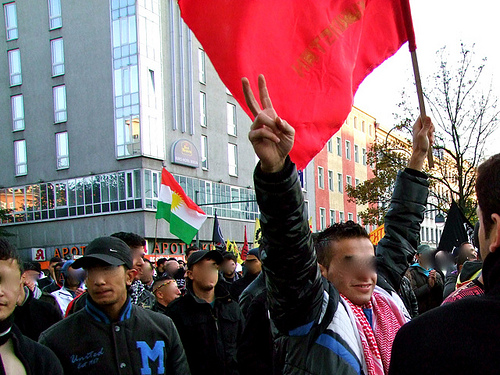 1 - Massive Polizeirepression gegen kurdische Anti-Kriegs-Demo