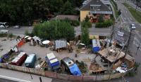 Das Kommando Rhino hat am Paula-Modersohn-Platz ein Wagenburg-Camp errichtet.