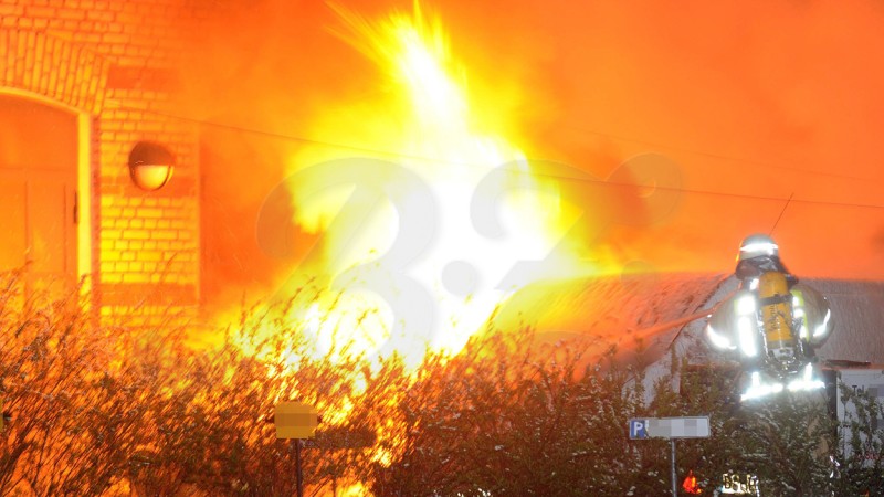 spreepictureGegen 1.50 Uhr bemerkte der Wachschutz die Flammen und rief die Feuerwehr