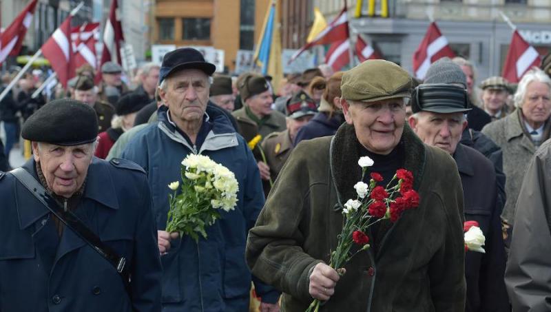 Die Sowjetunion hatte Lettland '39 besetzt, rund 15.000 Letten wurden nach Sibirien deportiert. Als Nazi-Deutschland im Zuge des Einmarschs in die Sowjetunion '41 auch Lettland eroberte, wurde die Wehrmacht von Teilen der Bevölkerung als Befreier gefeiert