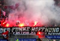 Geraten zunehmens ins Visier rechter Gewalt: Ultras (hier beim Spiel von Eintracht Frankfurt) Foto: Rupert Ganzer