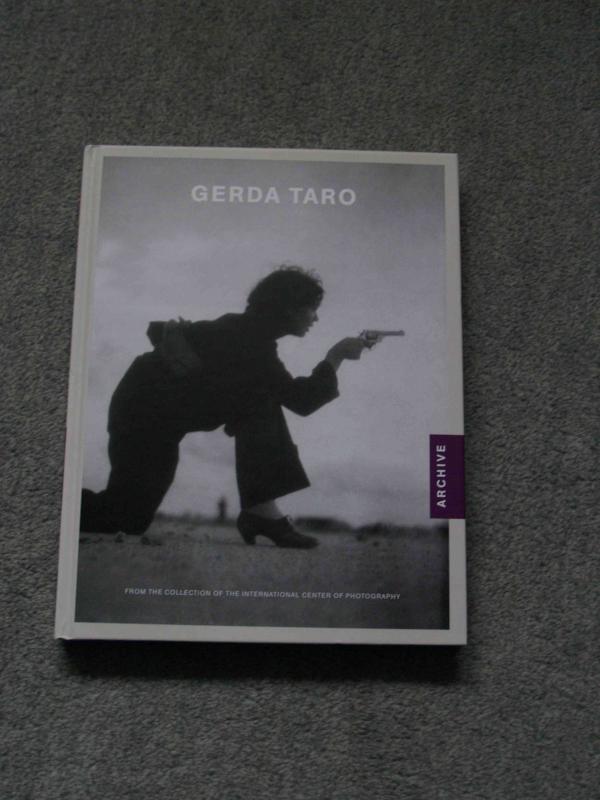 Ausstellungskatalog Gerda Taro(Foto: Azzoncao)