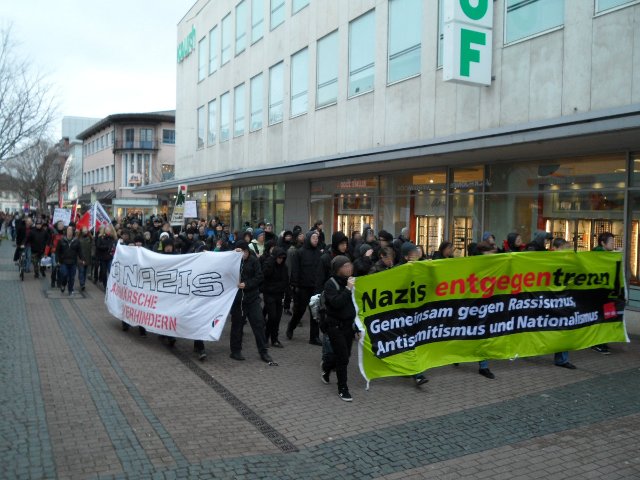 "Nazis wegschunkeln" - Abschlusssponti in Worms