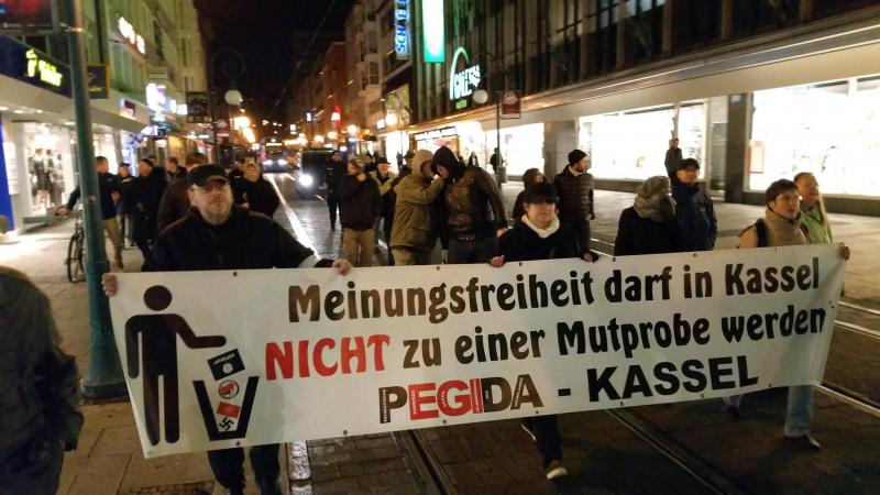 Symbolbild: Pegida Kassel in der Kasseler Innenstadt.