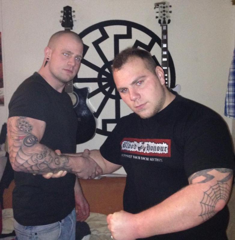 Philipp Mang im „Blood & Honour“-Shirt mit Ramon Mallens im Januar 2014