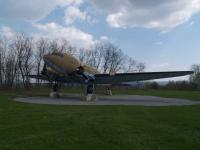 Flugzeug-Veteran am PartisanInnen-Flugfeld in der Bela Krajina