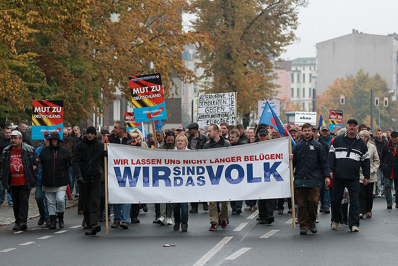 Rechts am Transparent: David Petereit (NPD) (Foto: Endstation Rechts)