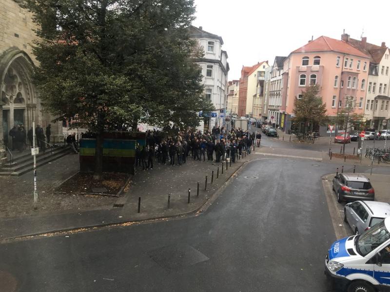 96-Ultras an der Lutherkirche am Morgen des Risikospiels