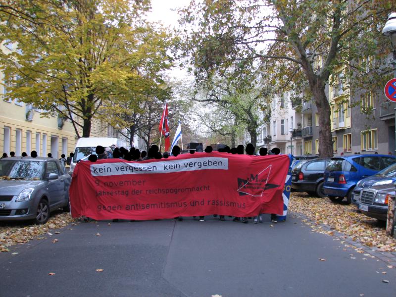 Die Demonstration im Anschluss an die Gedenkkundgebung