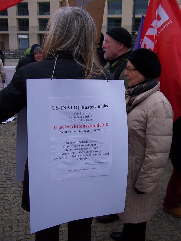 Mahnwache gegen NATO-Truppenverlegung nach Osteuropa (15)