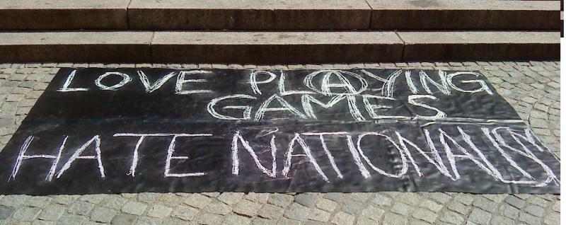 Antinationales Fußballspiel auf dem Marktplatz Tübingen