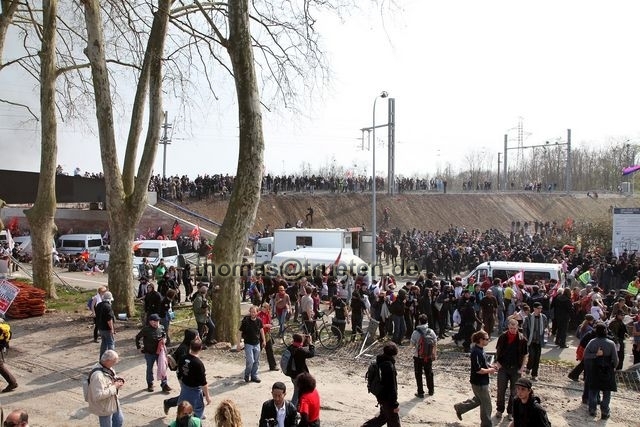  Bullenprovokation + Hirntote = Verletzte Demonstranten