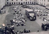 Das SS-Sammellager Mecheln in der Dossin-Kaserne befand sich von Juli 1942 bis September 1944 im belgischen Mecheln. Es diente als Durchgangslager für die Deportation der Juden, Sinti und Roma aus Belgien in deutsche Vernichtungslager.