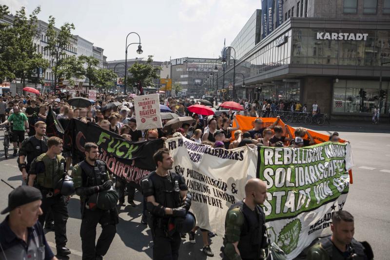 Demo zieht Richtung Kreuzberg