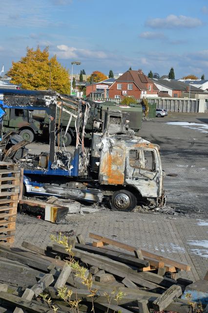 15 Lastwagen der Bundeswehr abgefackelt