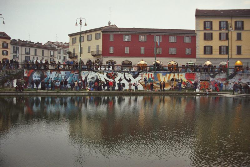 Graffiti zur Erinnerung an Davide Cesare im März 2003 in der Nähe der Porta Ticinese (Foto Azzoncao) 2