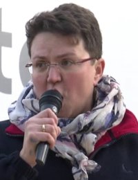 Nicole Jordan auf der AfD-Kundgebung in am Hamburger Hauptbahnhof am 31. OKtober 2015