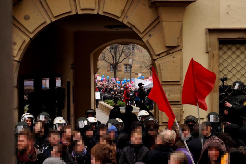 6. blockade seiteneingang schillerplatz