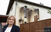 Auf das Haus von Katrin Ebner-Steiner, Vorsitzende des AfD-Kreisverbands Deggendorf, in Metten bei Deggendorf ist in der Nacht zum Freitag ein Anschlag verübt worden. − Foto: Binder