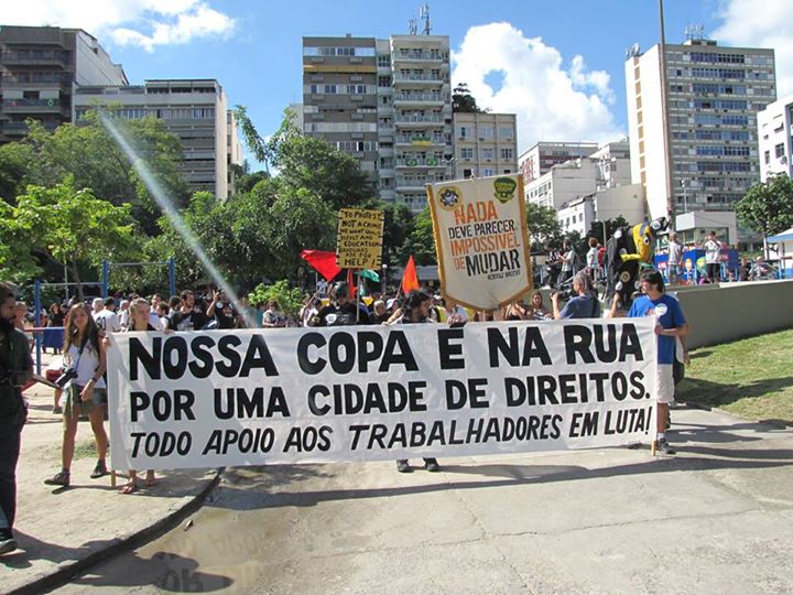 Fronttranspi der COPA NA RUA Demo.