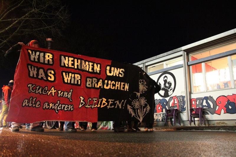 Fronttranspi vor dem KuCa (Foto ag Freiburg)