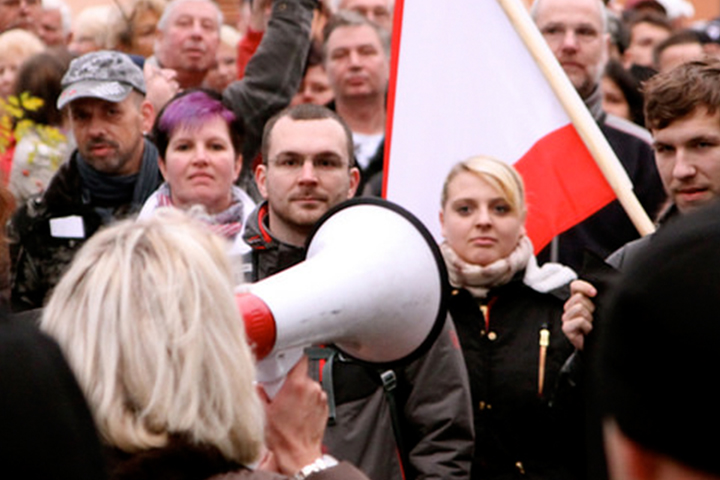 Berliner NPD-Vorsitzender Schmidtke im Allende-Viertel auf "Bürgerdemo"