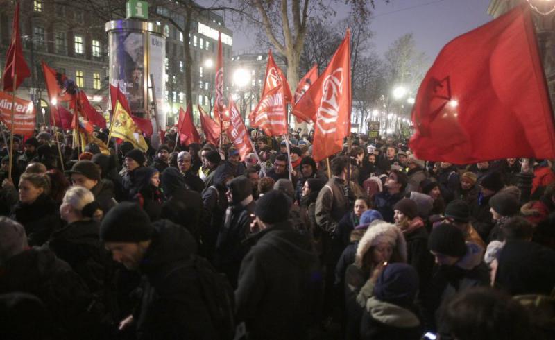  Zunächst waren die Demonstrationen gegen den "Akademikerball" der rechten FPÖ friedlich verlaufen.