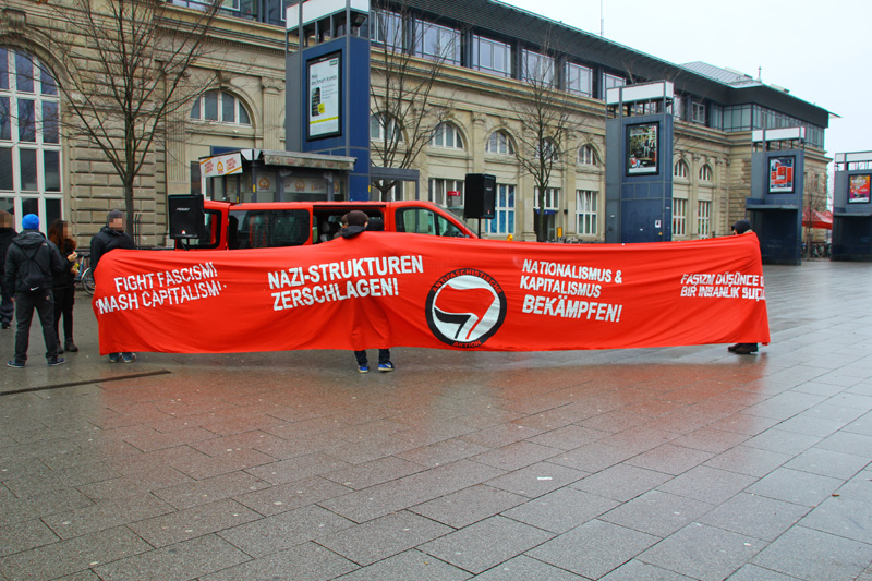 Antifa Kundgebung und Zugtreffpunkt am Morgen in Mannheim