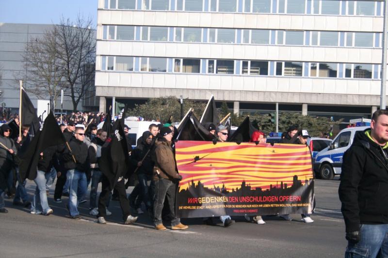 Die Nazi Demo (etwa 500 Nazis)