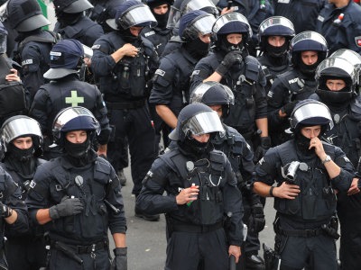 Die Polizei zählte in Bad Nenndorf rund 300 Linksextremisten.