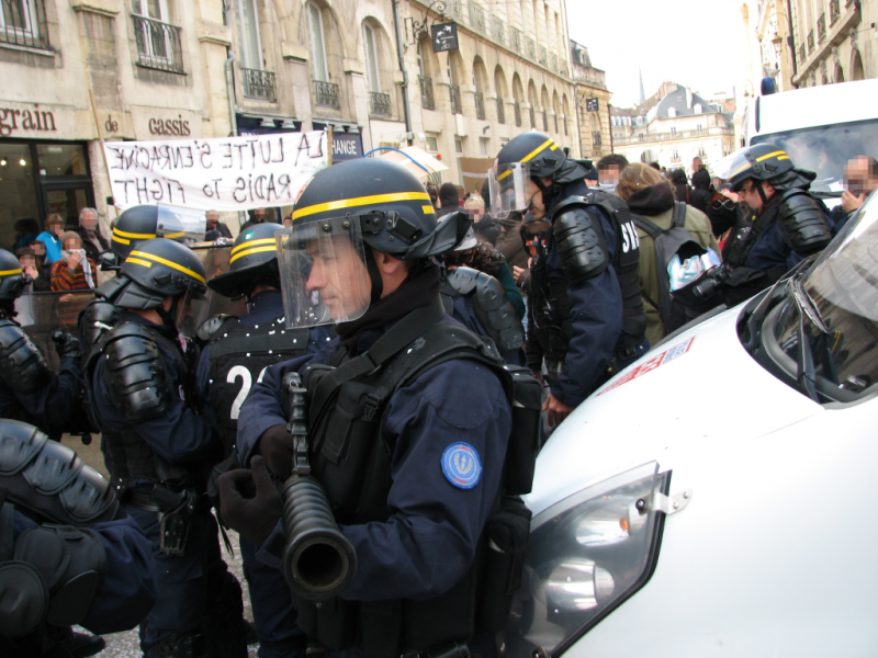 La Police tue