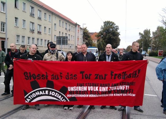 2. Oktober 2010, Hal­ber­stadt, Sachsen-Anhalt - JN-Aufmarsch