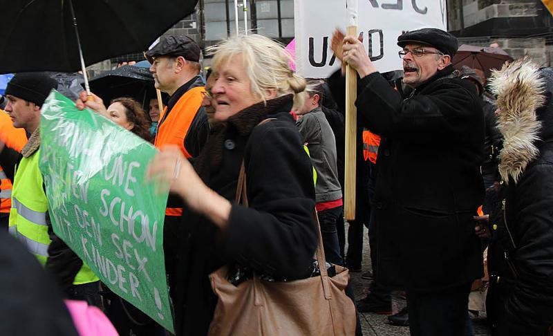 Auseinandersetzung bei Demo der „besorgten Eltern“ 9