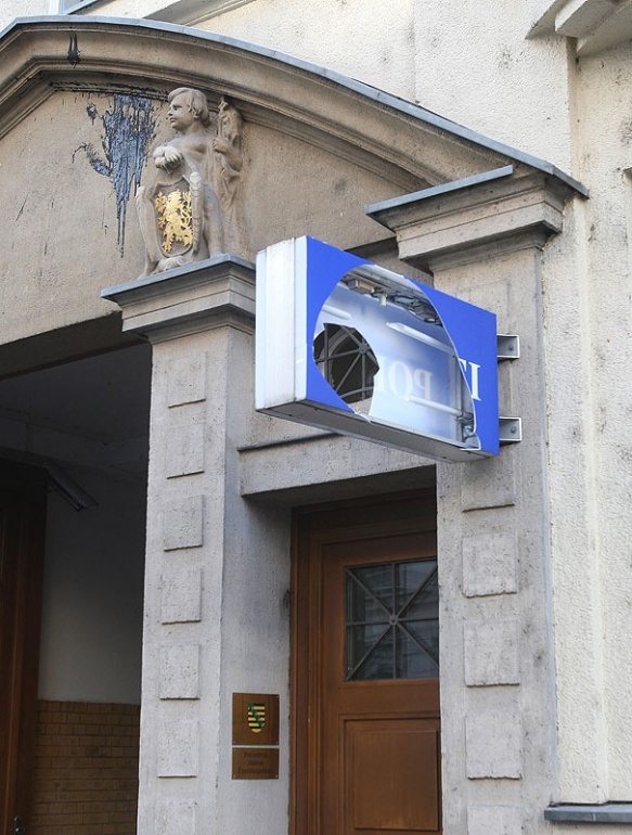 Farbbeutelanschlag auf das Polizeirevier in der Weißenfelser Straße in Leipzig.